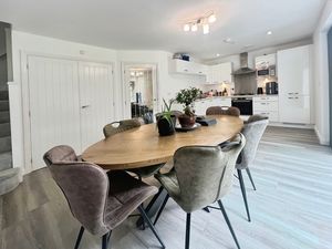Kitchen diner- click for photo gallery